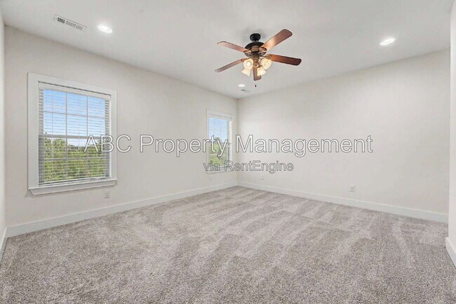 Building Photo - 3110 SW Riverstone Ave
