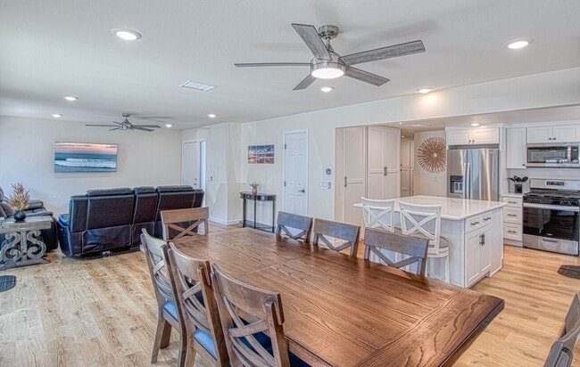 Building Photo - 5008 Seashore Dr