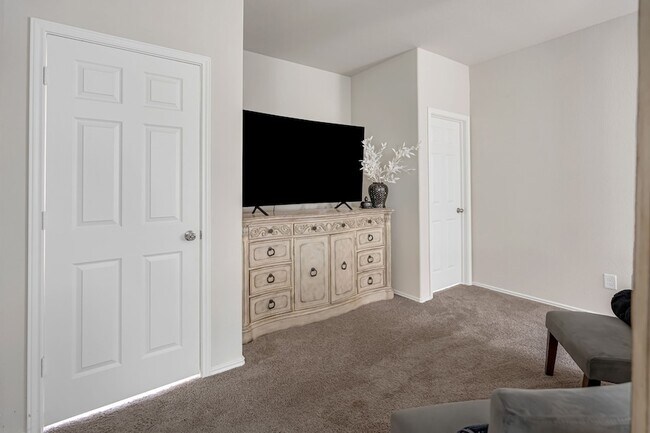 Building Photo - 9921 Spg Crk Rd