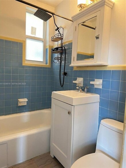 Building Photo - 315 W 28th St