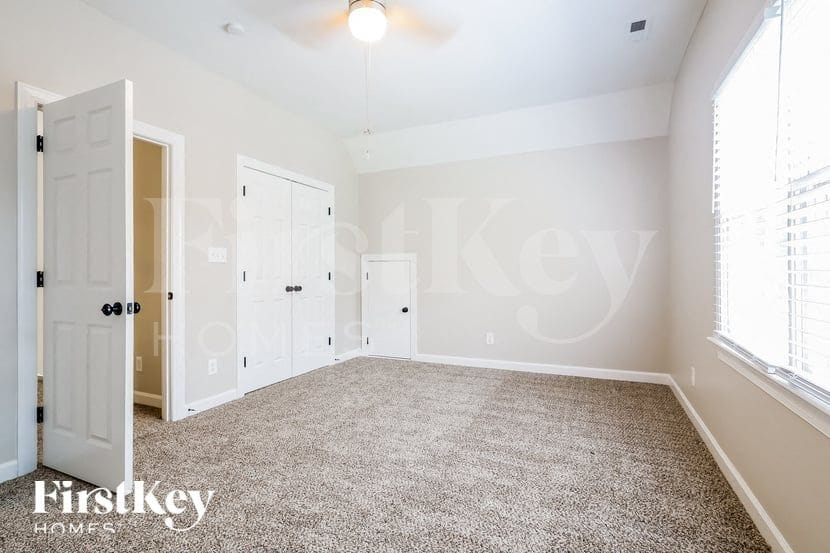 Building Photo - 12439 Sylvan Oak Way