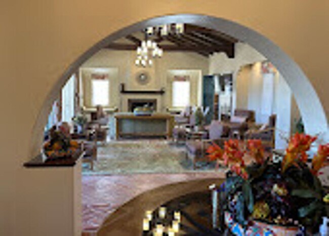 Building Photo - Gorgeous Eastlake Townhome!