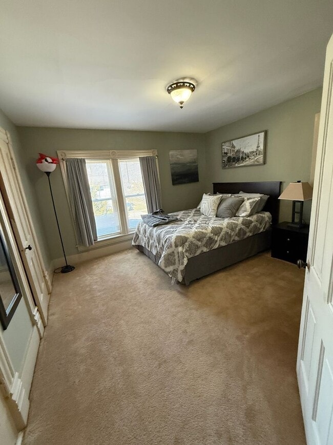 Building Photo - Four Bedroom House in La Crosse