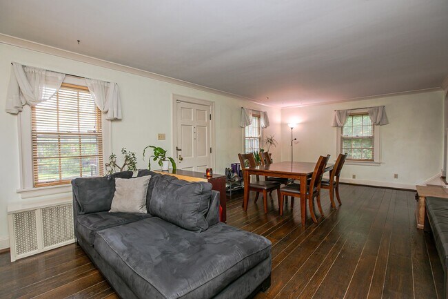 Building Photo - OPEN HOUSE 9/13 11AM-1PM  Beautiful 3-Bedr...