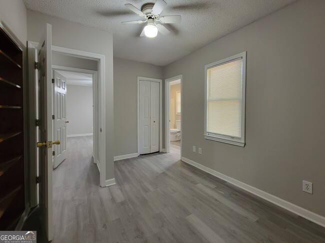 Building Photo - 204 Segars Rd