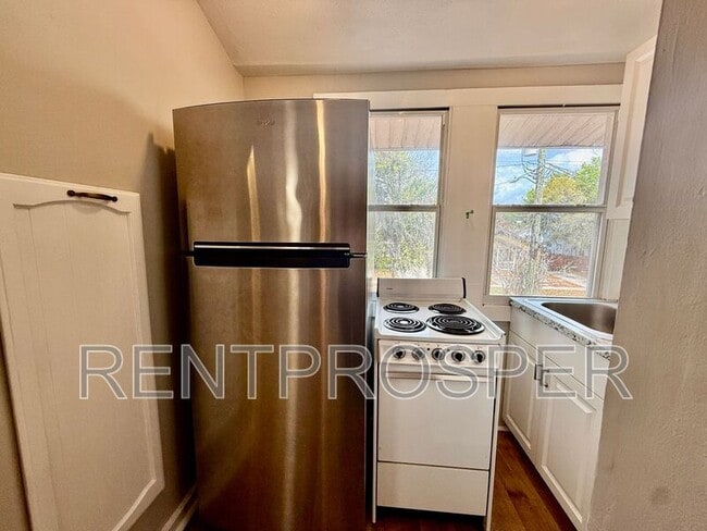 Building Photo - 728 Arlington St