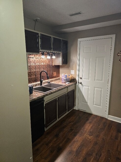 Building Photo - 1923 Shelby St