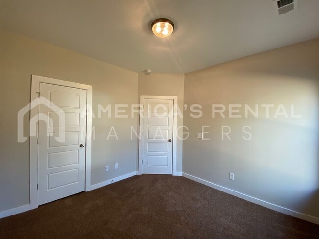 Building Photo - 308 Lakewood Ln