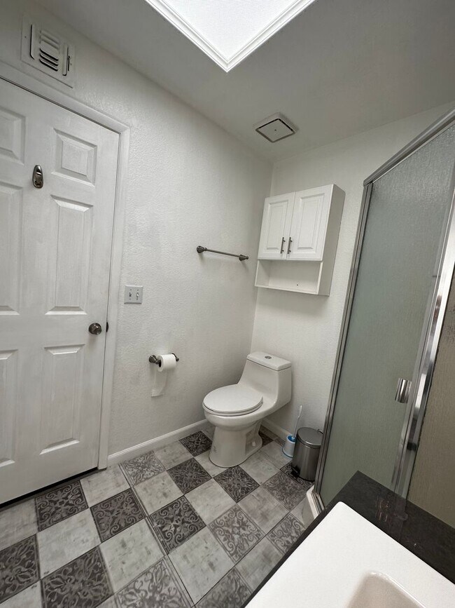 Building Photo - Furnished 3 Bedroom Condo across from Golf...