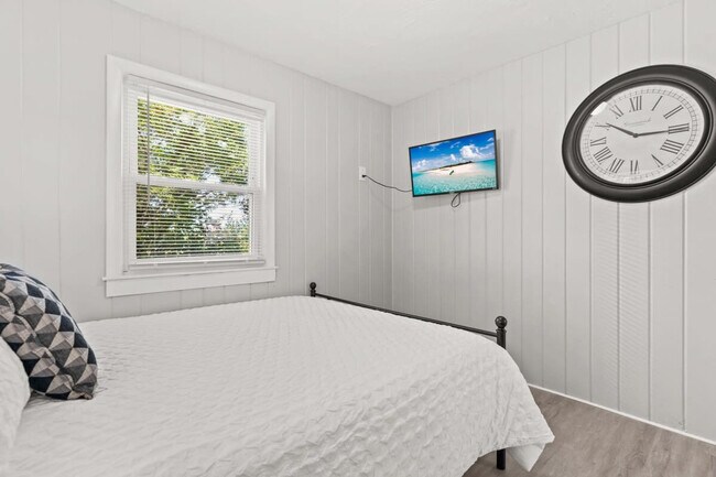 Building Photo - 71 Church St