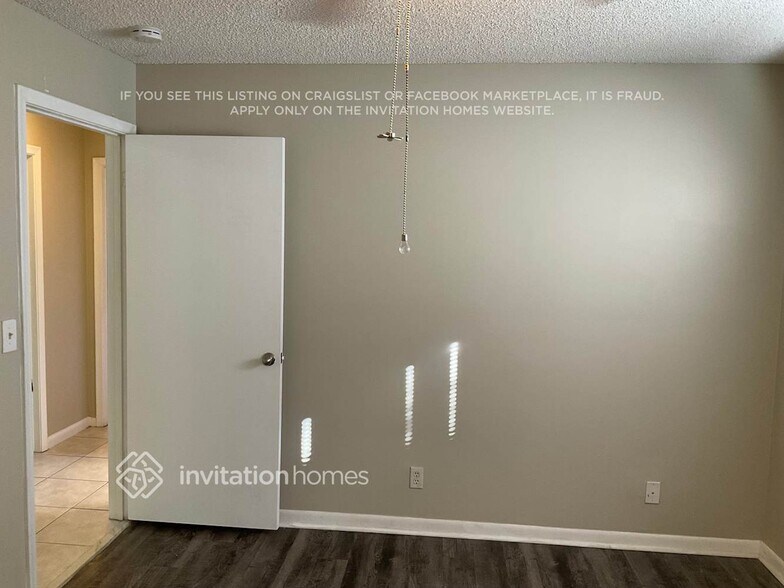 Building Photo - 9714 Sun Pointe Dr