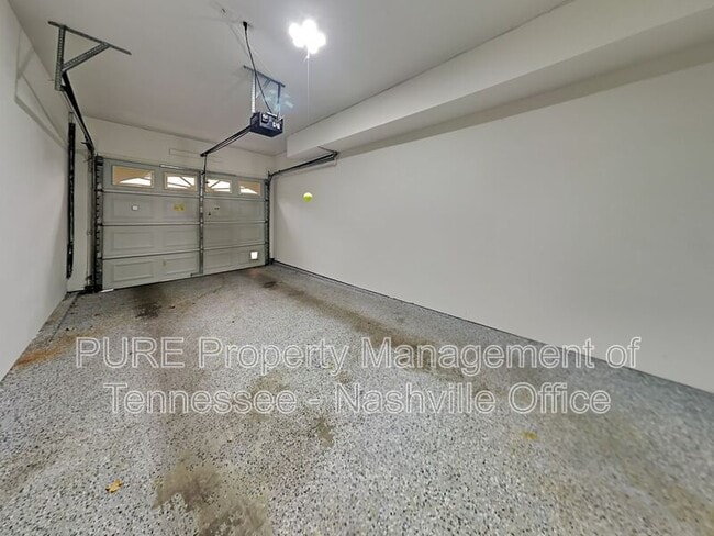 Building Photo - 165 Hicks Rd