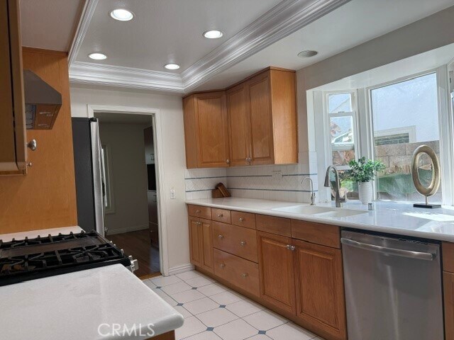 Building Photo - 24 Carver