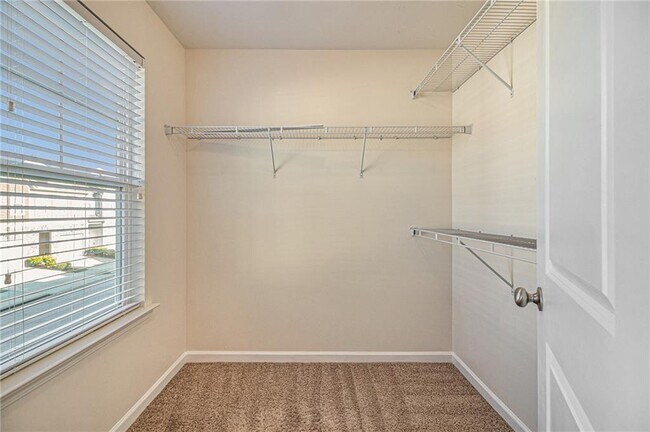 Building Photo - 5004 Longview Walk
