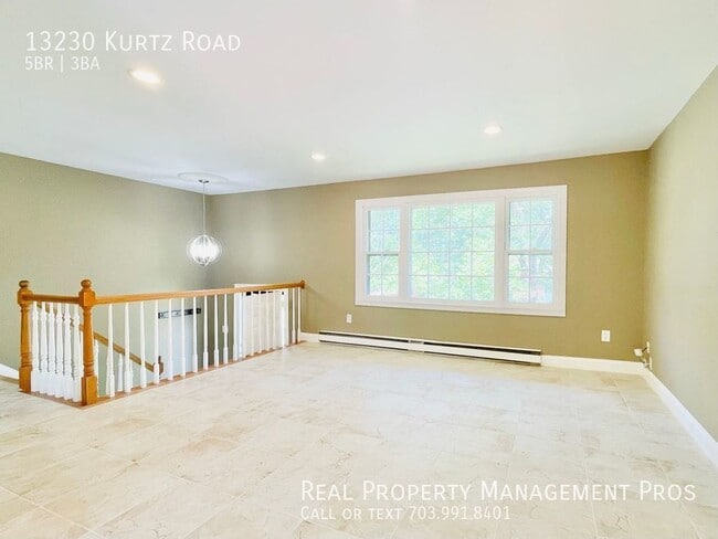 Building Photo - FIVE BEDROOM THREE FULL BATH!  UPDATES GAL...