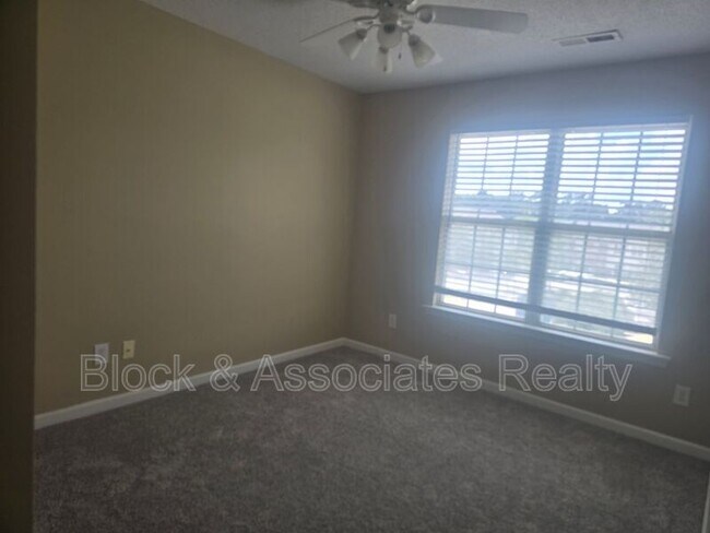 Building Photo - 210 Brittany Way
