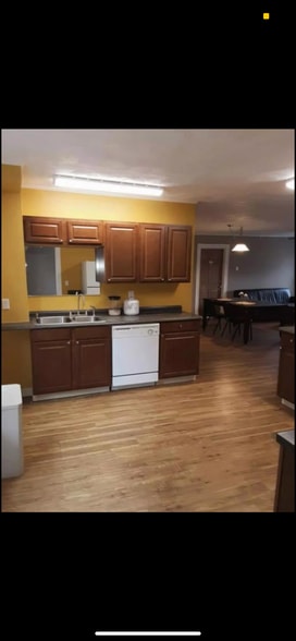 Building Photo - 112 Murray St