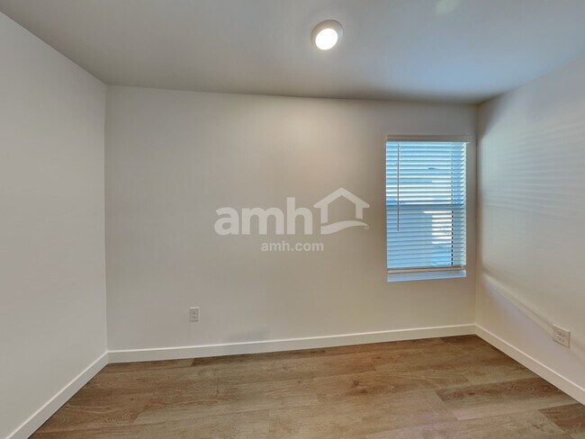 Building Photo - 7332 S Avenida Obelo