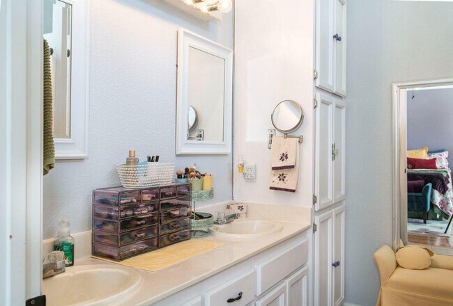 Building Photo - BEAUTIFUL HOME IN SACRAMENTO!!