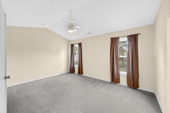 Building Photo - 483 Highland Grove Dr