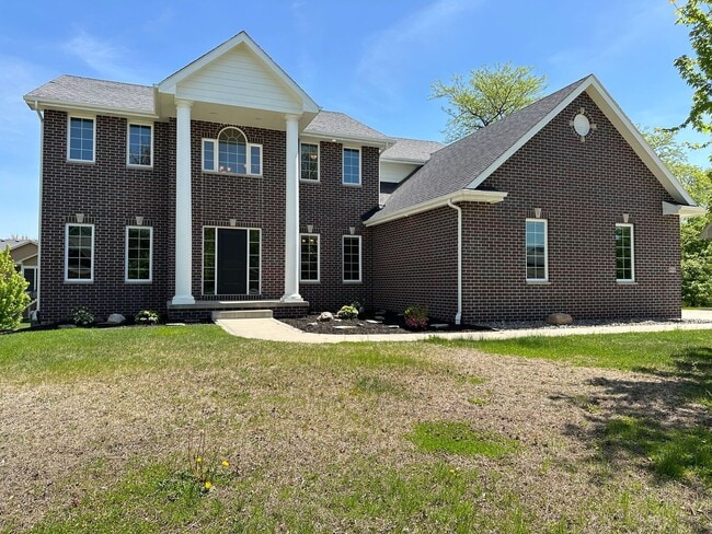 Primary Photo - Astonishing 5 bedroom 3.5 Bath Home