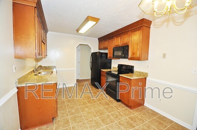 Building Photo - 1128 Hazel Ave