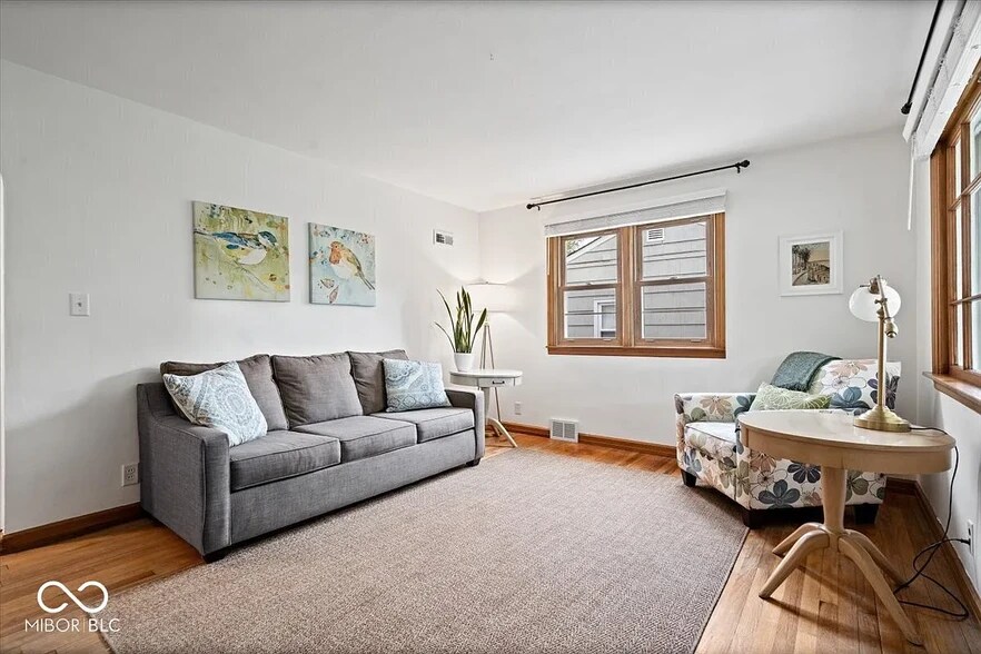 Building Photo - 636 S Broadway St