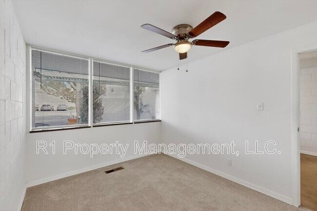 Building Photo - 301 Graceland Dr SE