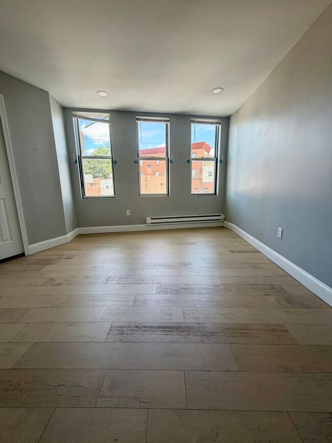 Building Photo - 1247 Snyder Ave