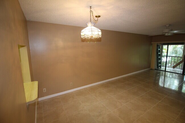 Building Photo - 5939 Forest Hill Blvd