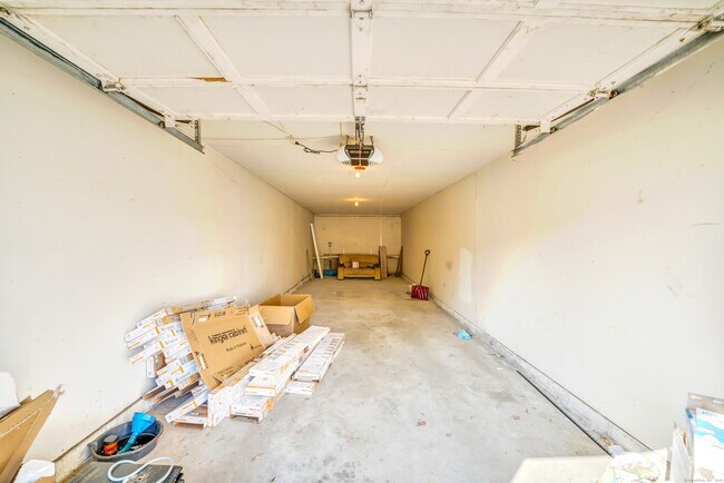 Building Photo - 1744 Thomaston Ave