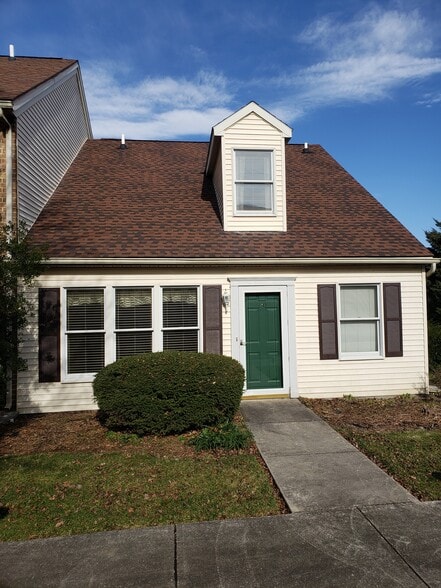 Back - 10 Brookline Ct