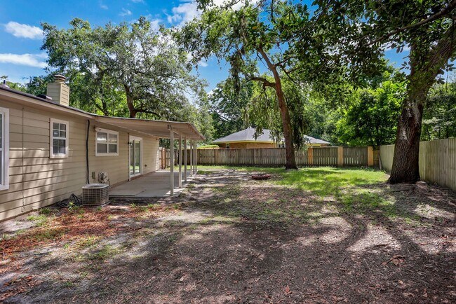 Building Photo - 3 bedroom 2 bath home in Village Green