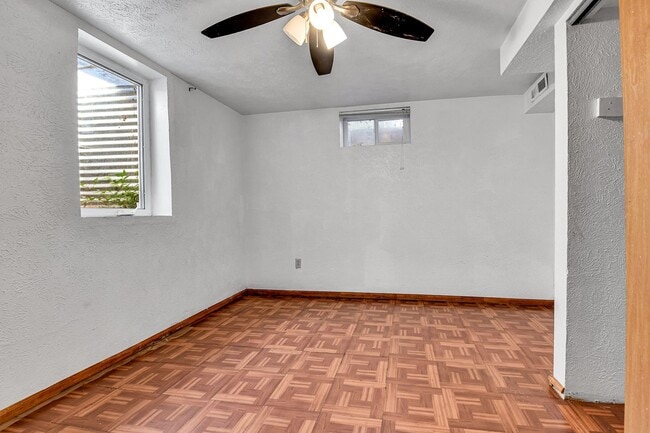 Building Photo - 4 bedroom, 2 bath home in Park Hill