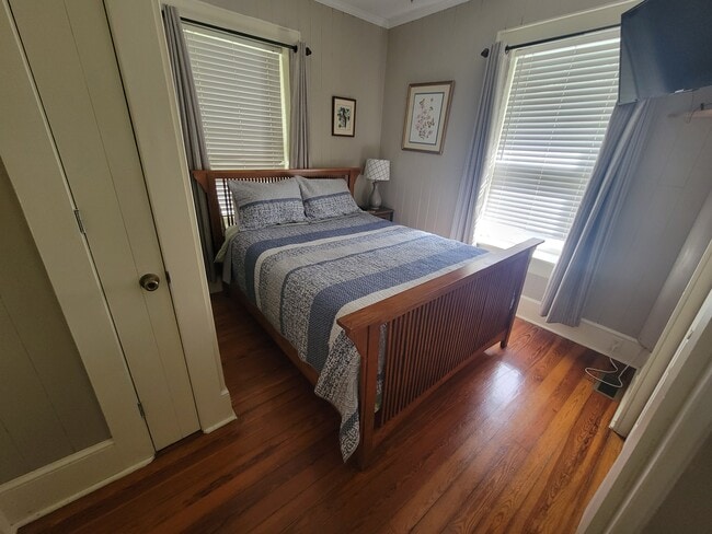 Building Photo - 33 Pigeon St