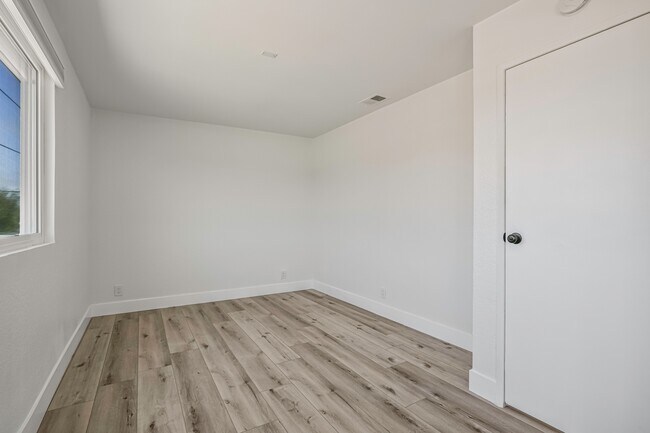Building Photo - 4543 168th St