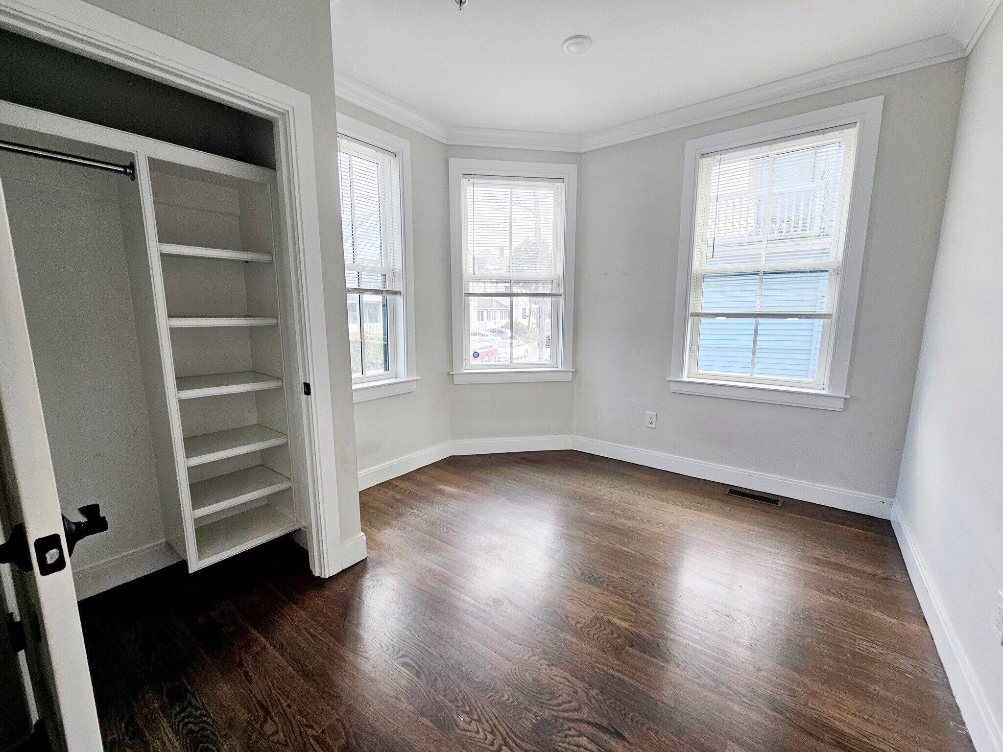 Building Photo - 79 Linden St