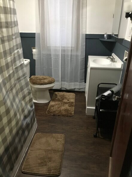 Bathroom - - 89 View St