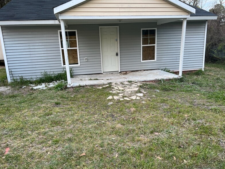 Primary Photo - 115 Rupe St