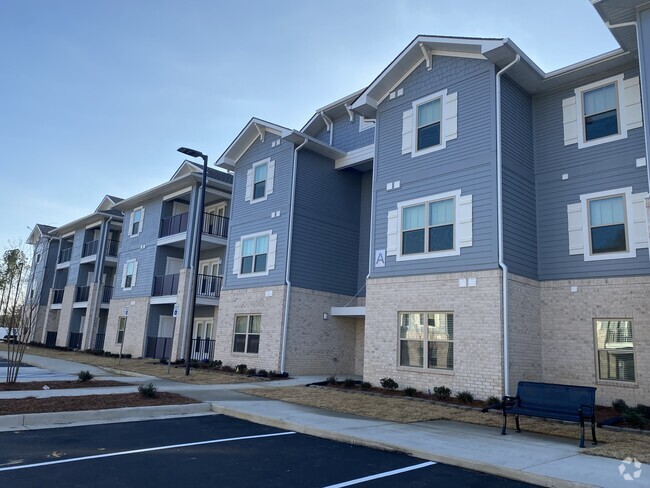 Building Photo - Magnolia Trace