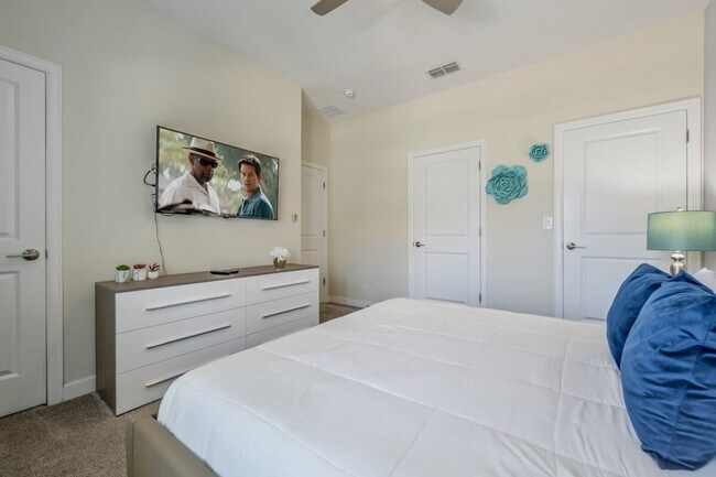 Building Photo - 4824 Dedication St