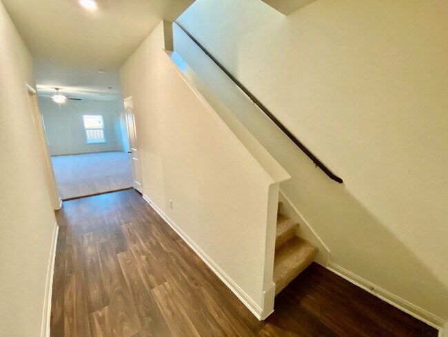 Building Photo - Experience Luxury Living: 4 Beds, 2.5 Bath...