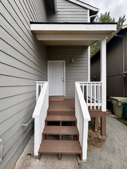 Building Photo - 57 SW 206th Ave