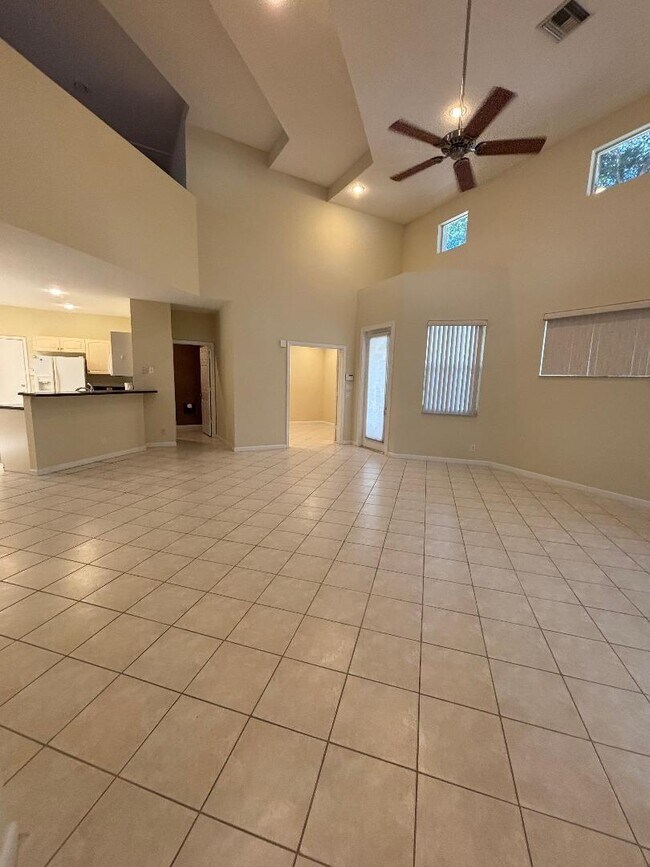 Building Photo - 10100 Larkspur Ln