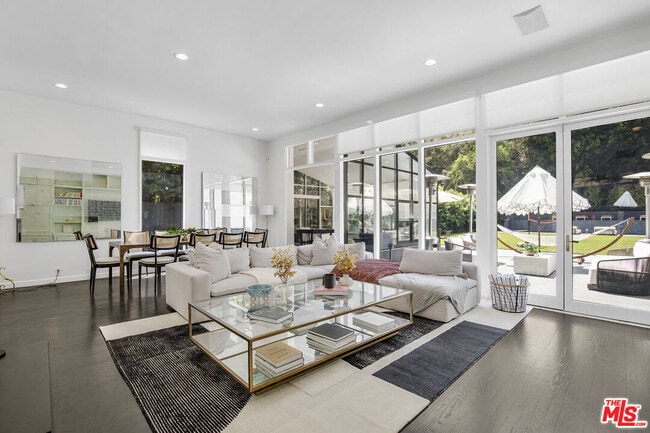 Building Photo - 1833 Franklin Canyon Dr