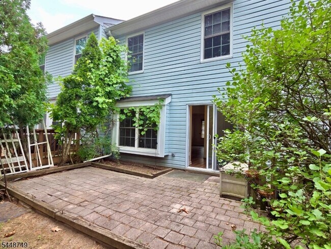 Building Photo - 200 Bamburgh Ct