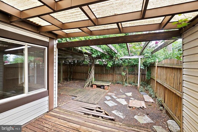 Building Photo - 511 Avondale Dr