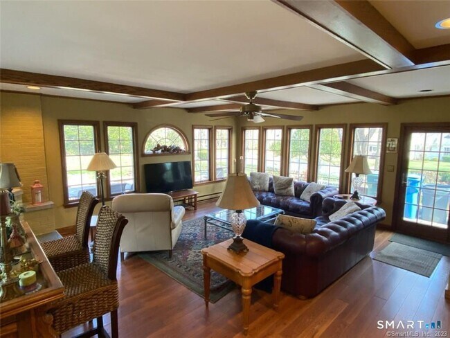 Building Photo - 94 Fennbrook Dr