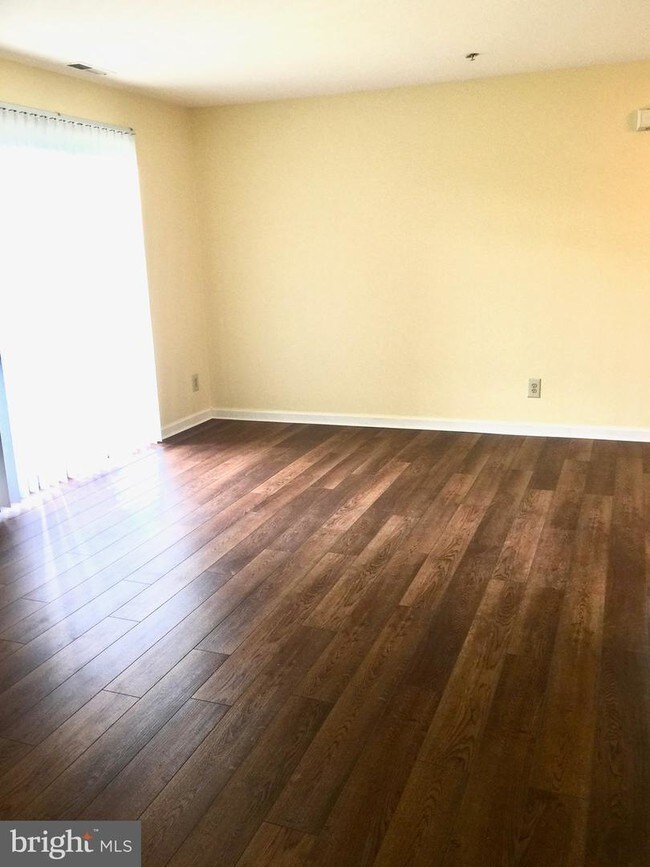 Building Photo - 33 Fern Oak Cir