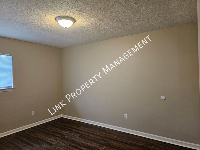 Building Photo - 5007b N Moore Ln